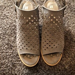 White Mountain Peep Toe Sandals